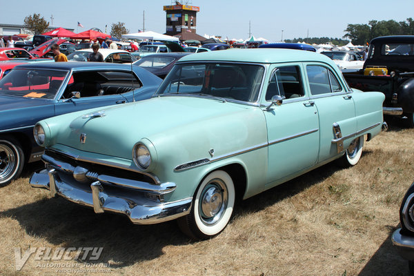 1953 Ford Customline 4d sedan