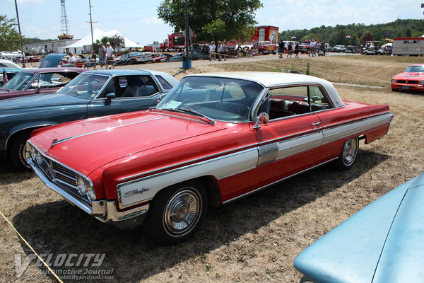 1962 Oldsmobile Starfire 2d hardtop