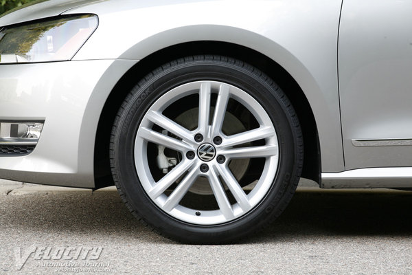 2012 Volkswagen Passat SEL Wheel