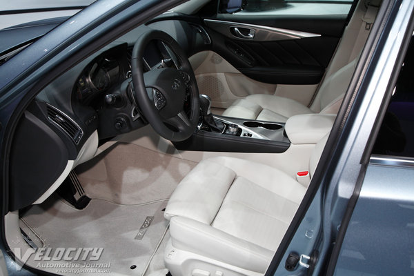 2014 Infiniti Q50 Interior