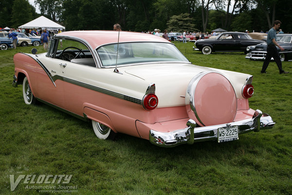 1956 Ford Fairlane 2-door Victoria