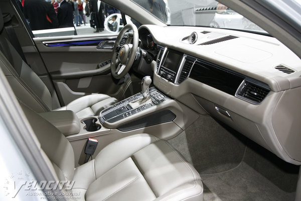 2014 Porsche Macan Interior