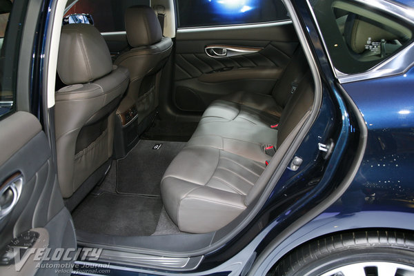 2015 Infiniti Q70 Interior