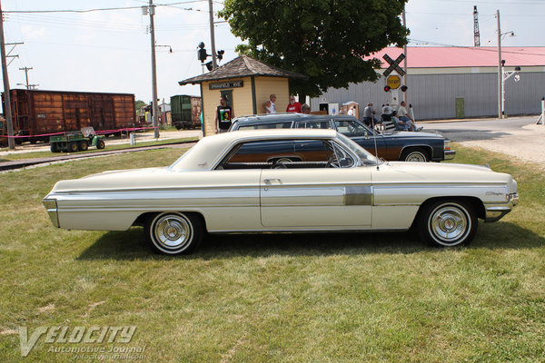 1962 Oldsmobile Starfire 2d hardtop