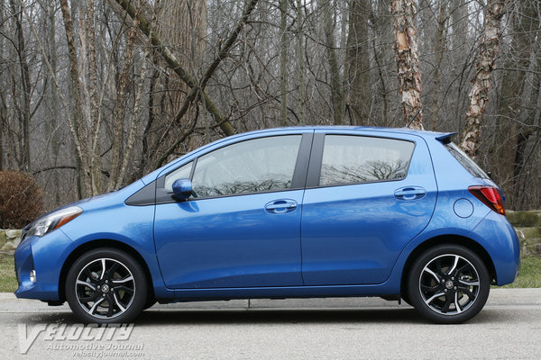 2015 Toyota Yaris SE 5d Liftback