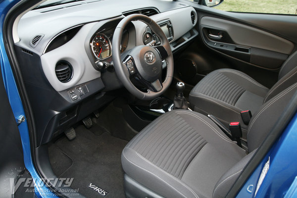 2015 Toyota Yaris SE 5d Liftback Interior