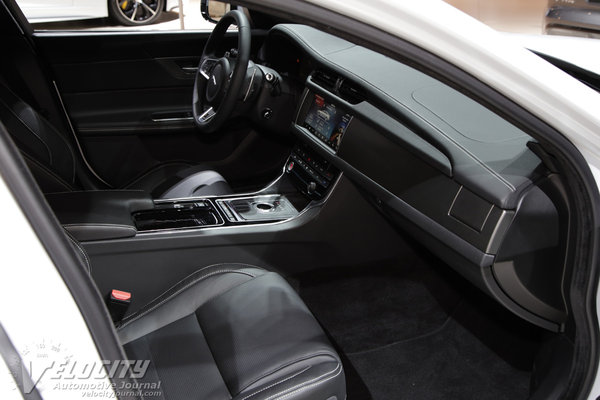 2016 Jaguar XF Interior