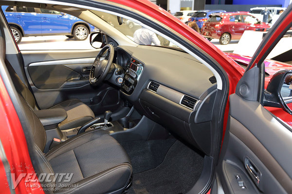 2016 Mitsubishi Outlander Interior