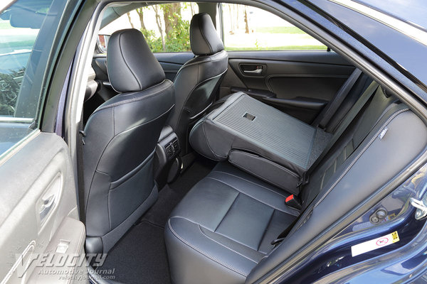 2016 Toyota Camry XLE Hybrid Interior