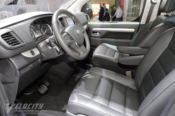 2017 Toyota Proace Verso Interior