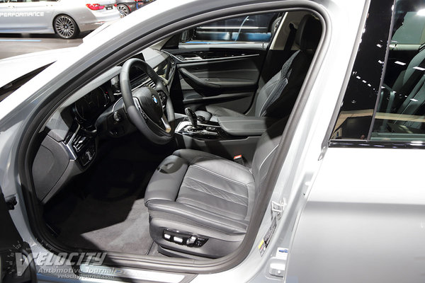 2017 BMW 5-Series sedan Interior