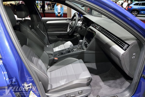 2020 Volkswagen Passat sedan Interior