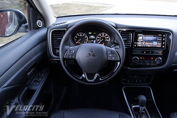 2019 Mitsubishi Outlander SEL Instrumentation