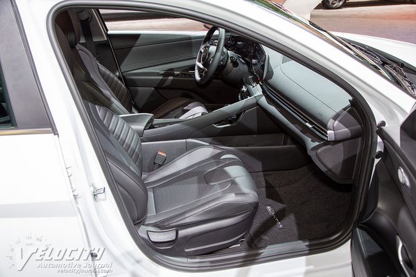 2022 Hyundai Elantra sedan Interior