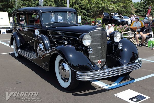 1933 Cadillac 452-C sedan