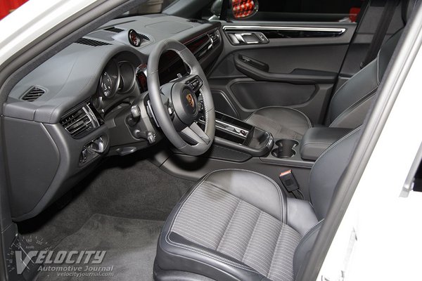 2023 Porsche Macan Interior