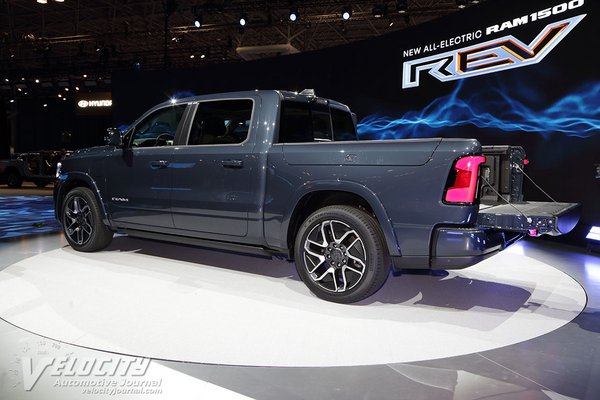 2025 Ram 1500 REV