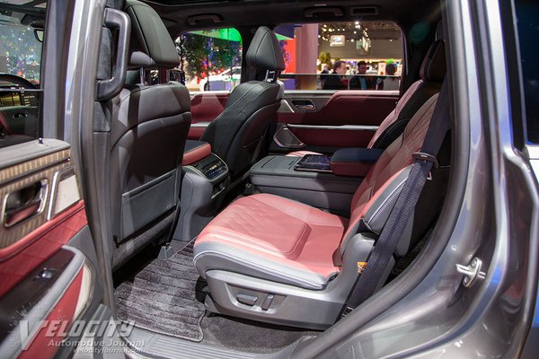 2025 Infiniti QX80 Interior