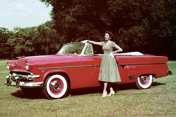 1954 Ford Crestline Sunliner 2d convertible