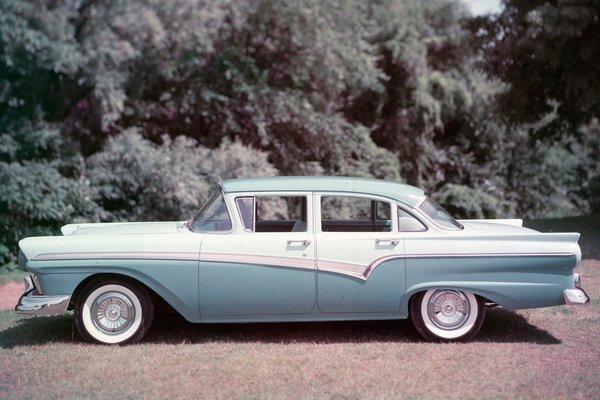 1957 Ford Custom 300 4d sedan