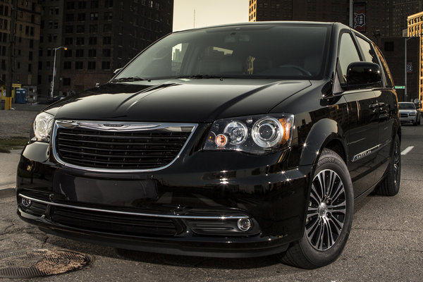 2013 Chrysler Town & Country S