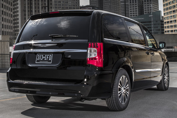 2013 Chrysler Town & Country S