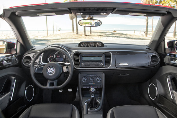 2013 Volkswagen Beetle Convertible Instrumentation