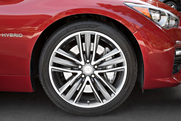 2014 Infiniti Q50 Wheel