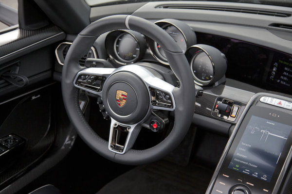 2014 Porsche 918 Spyder Instrumentation