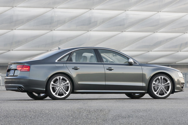 2013 Audi S8