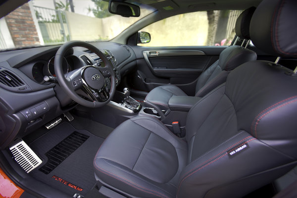 2013 Kia Forte Koup Interior