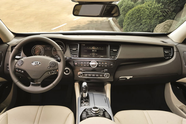 2013 Kia Quoris Instrumentation