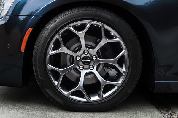 2015 Chrysler 300 Wheel