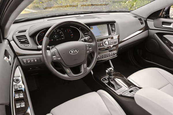 2015 Kia Cadenza Interior