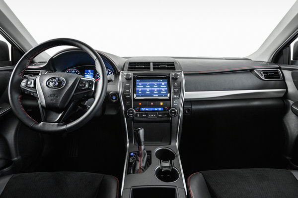 2015 Toyota Camry XSE Interior