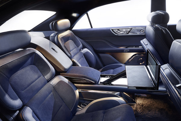 2015 Lincoln Continental Interior