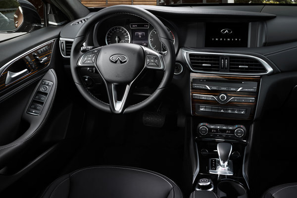 2017 Infiniti Q30 Instrumentation