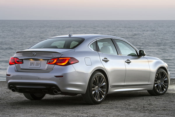 2016 Infiniti Q70