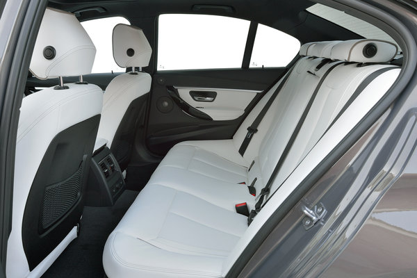 2016 BMW 3-Series sedan Interior