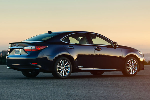 2016 Lexus ES 300h