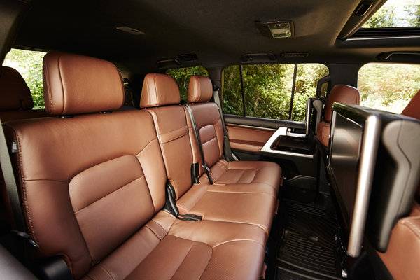 2016 Toyota Land Cruiser Interior