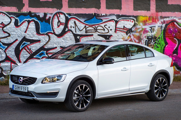 2016 Volvo S60 Cross Country