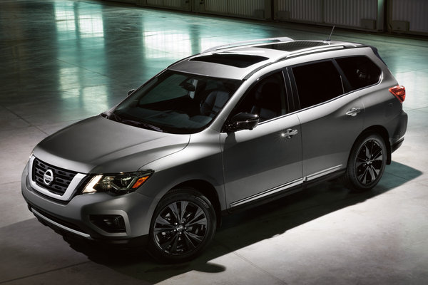 2017 Nissan Pathfinder Midnight Edition