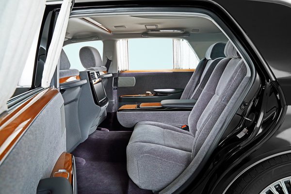 2017 Toyota Century Prototype Interior