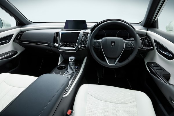 2017 Toyota Crown Interior