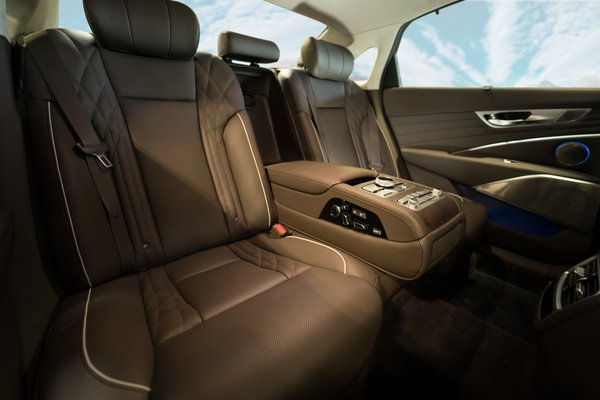 2019 Kia K900 Interior