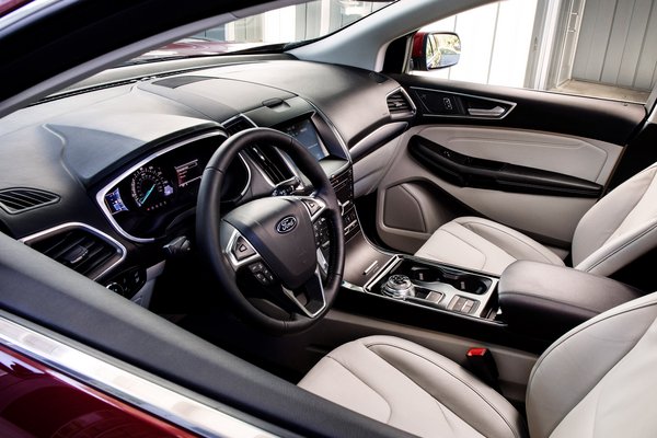 2019 Ford Edge Interior