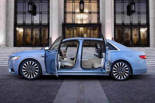 2019 Lincoln Continental Coach Door