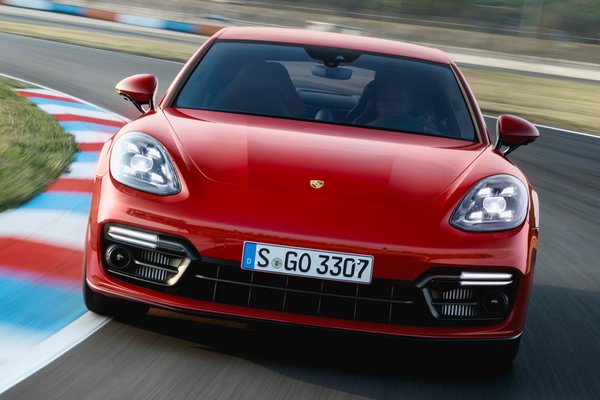 2019 Porsche Panamera GTS