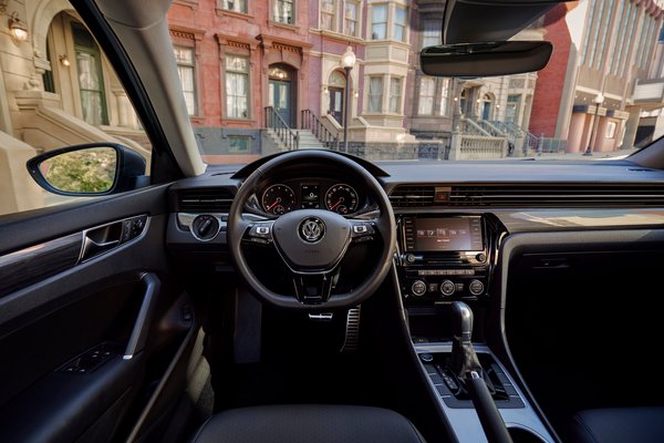 2020 Volkswagen Passat Instrumentation